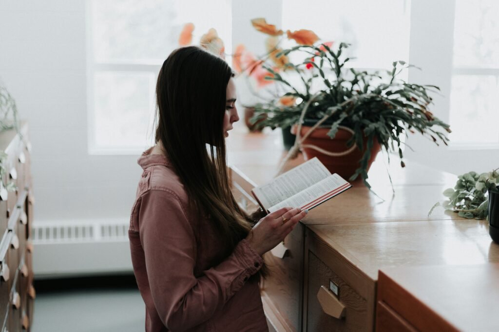 woman reading to get inspiration for college essay format