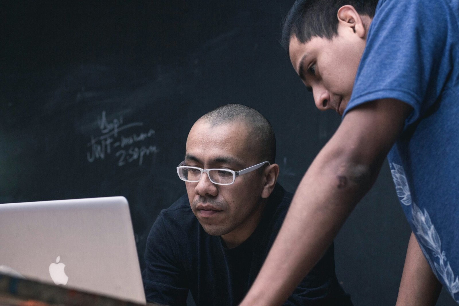 professor helping student with What's A Good SAT Score