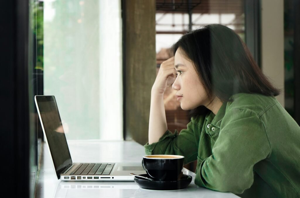 woman at a laptop - Mendeley Alternative