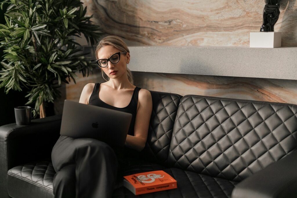 woman sitting - Speedwrite Alternatives