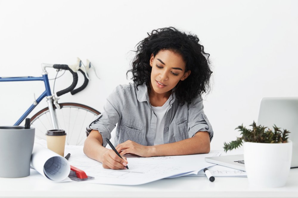 woman studying - Diversity Essay Examples