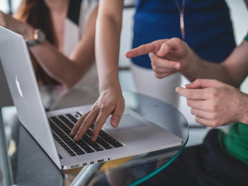 People Discussing - Leadership Essay Examples